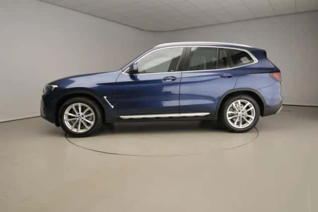 BMW X3 (2022) thumbnail 2