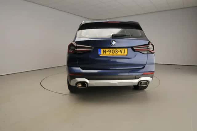 BMW X3 (2022) thumbnail 3