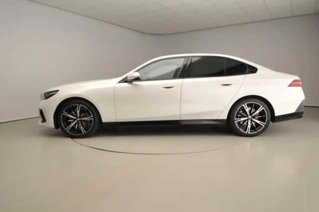 BMW 5-Serie (2025) thumbnail 2