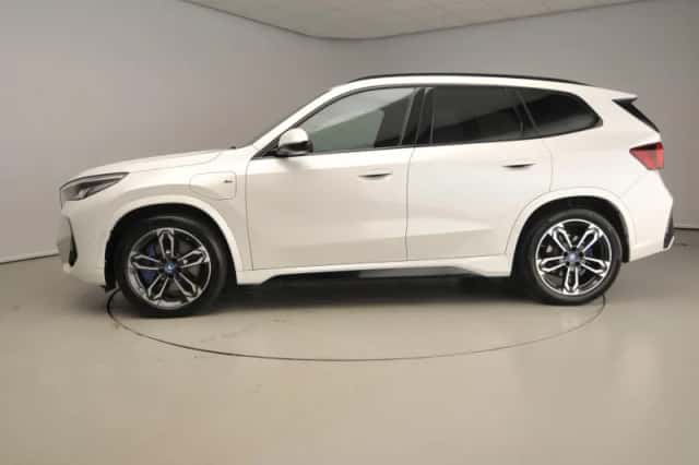 BMW X1 (2024) thumbnail 2