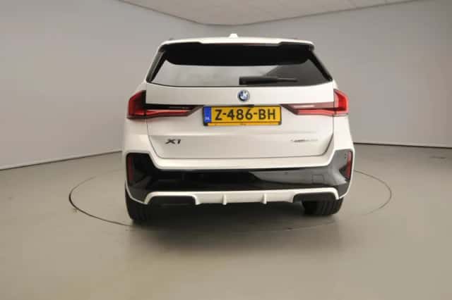 BMW X1 (2024) thumbnail 3