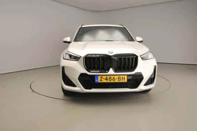 BMW X1 (2024) thumbnail 5