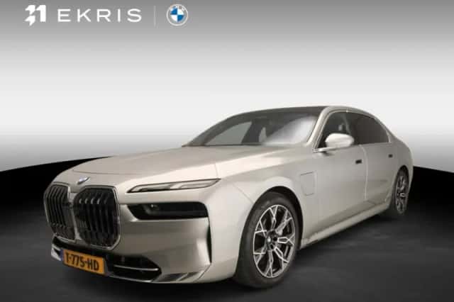 BMW 7-Serie (2023) thumbnail 1