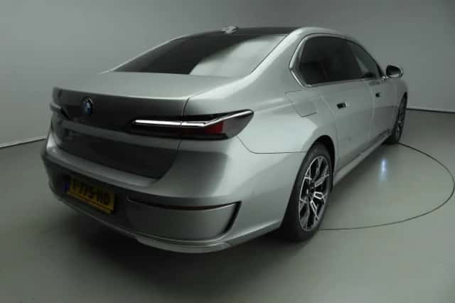 BMW 7-Serie (2023) thumbnail 2