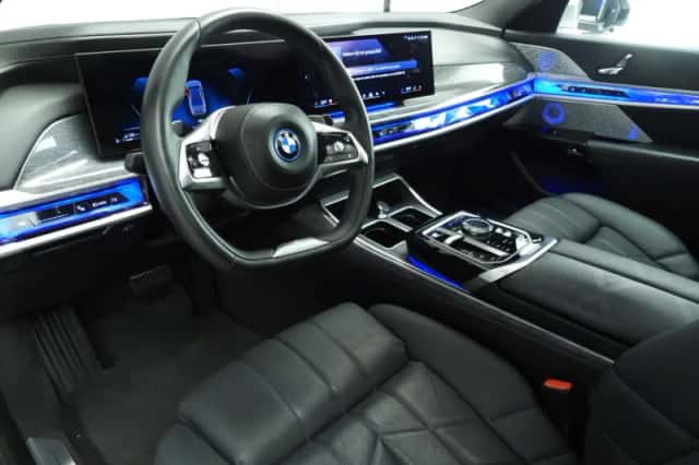 BMW 7-Serie (2023) thumbnail 4