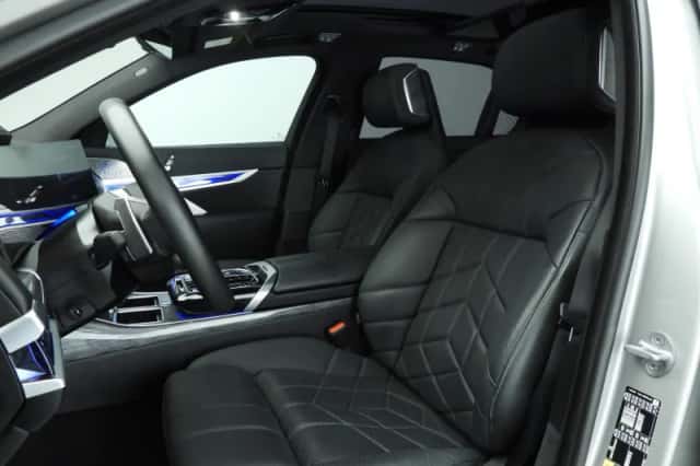 BMW 7-Serie (2023) thumbnail 5