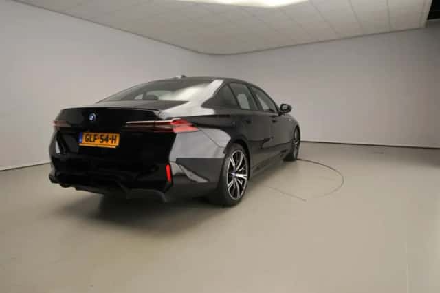 BMW 5-Serie (2024) thumbnail 2
