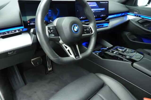 BMW 5-Serie (2024) thumbnail 6