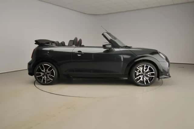 MINI Cabrio (2026) thumbnail 4