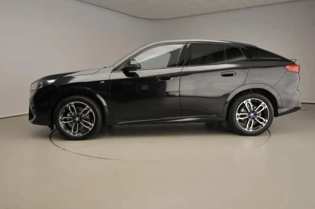 BMW iX2 (2025) thumbnail 2