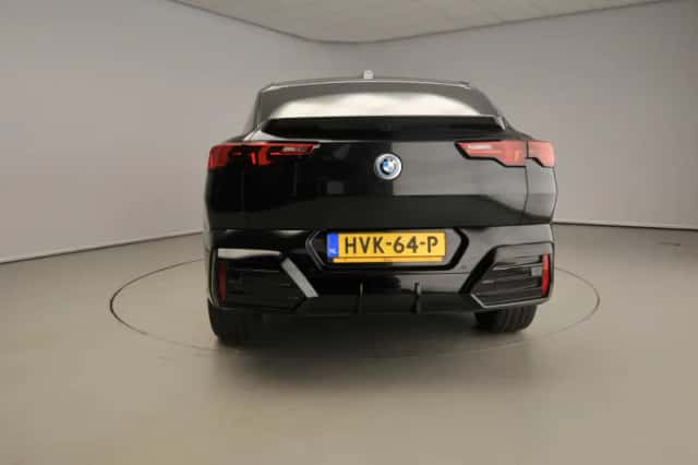 BMW iX2 (2025) thumbnail 3