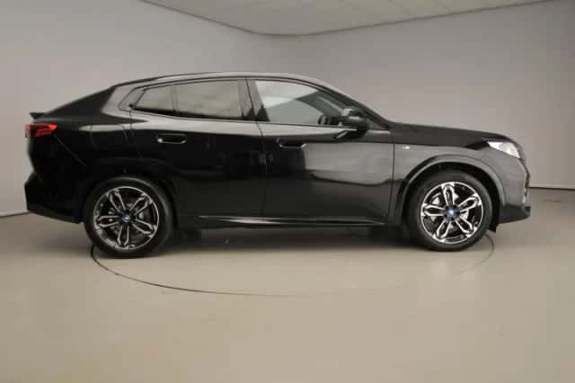 BMW iX2 (2025) thumbnail 4