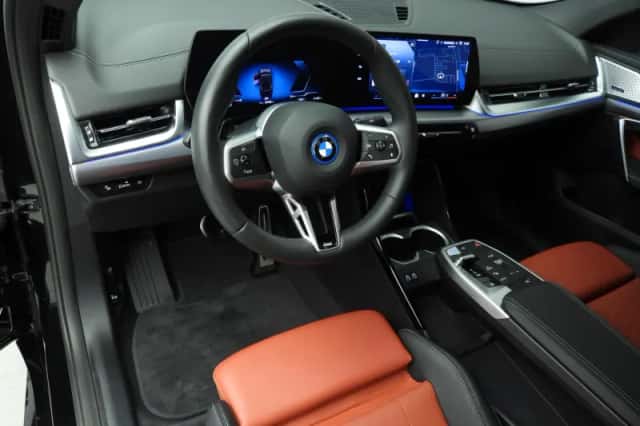 BMW iX2 (2025) thumbnail 6