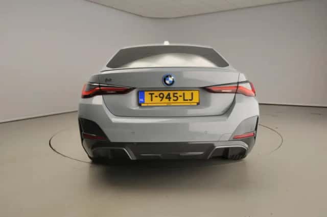 BMW i4 (2023) thumbnail 3