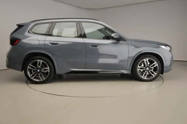 BMW X1 (2022) thumbnail 4