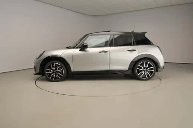 MINI Cooper S (2026) thumbnail 2