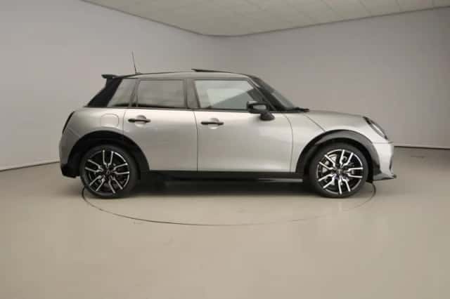 MINI Cooper S (2026) thumbnail 4