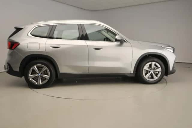 BMW iX1 (2022) thumbnail 4