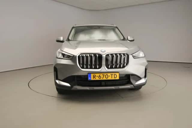 BMW iX1 (2022) thumbnail 5