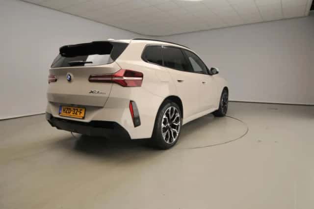 BMW X3 (2025) thumbnail 2