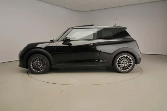 MINI Cooper (2026) thumbnail 2