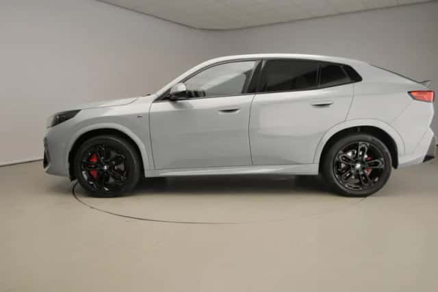 BMW X2 (2024) thumbnail 2