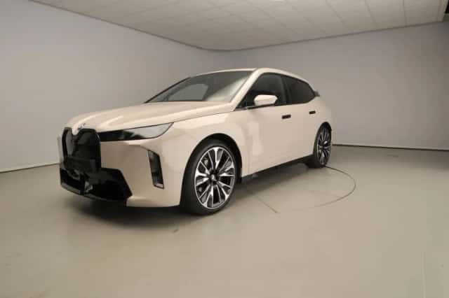BMW iX (2026) thumbnail 1
