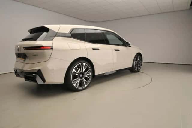 BMW iX (2026) thumbnail 2
