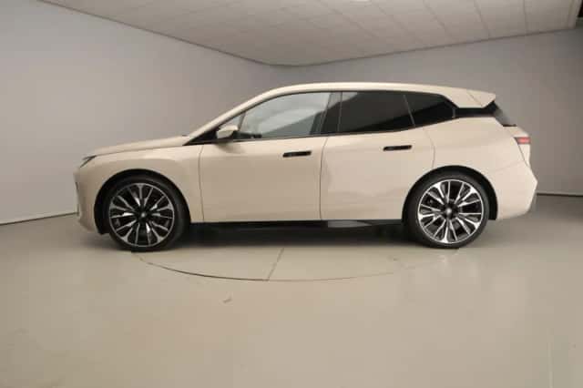 BMW iX (2026) thumbnail 3