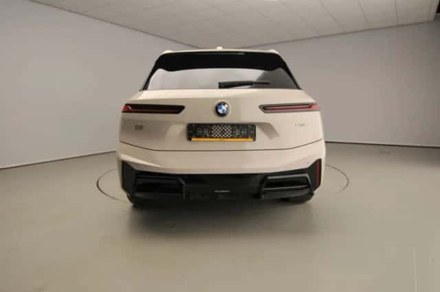 BMW iX (2026) thumbnail 5