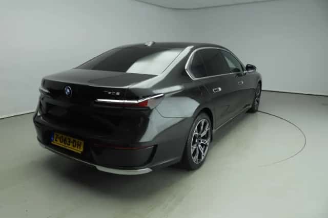 BMW 7-Serie (2024) thumbnail 2