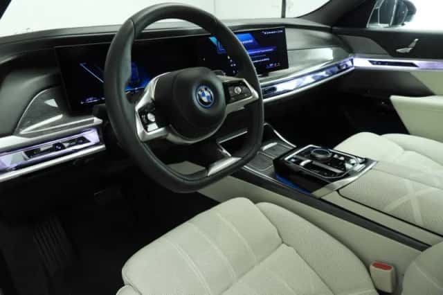 BMW 7-Serie (2024) thumbnail 3