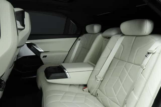 BMW 7-Serie (2024) thumbnail 4