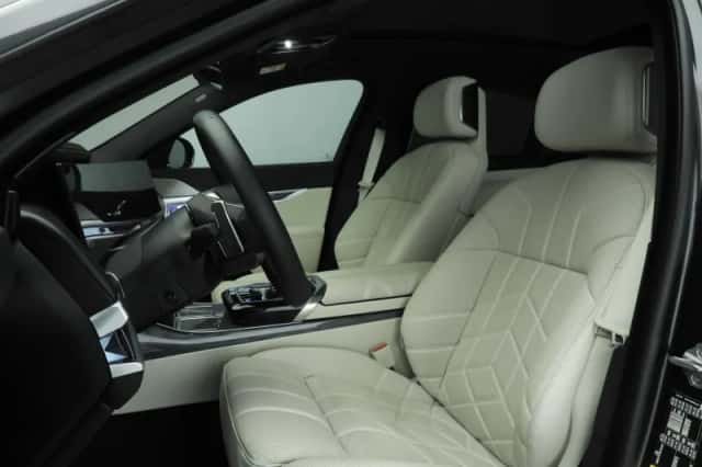 BMW 7-Serie (2024) thumbnail 5