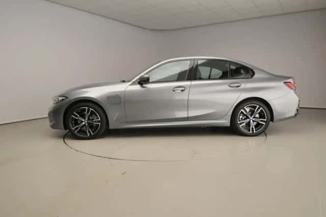BMW 3-Serie (2024) thumbnail 2