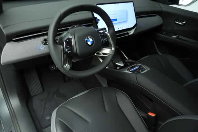BMW iX3 (2026) thumbnail 6