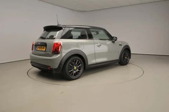 MINI Mini Electric (2022) thumbnail 2