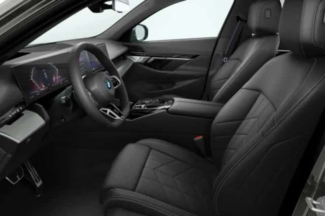 BMW i5 (2026) thumbnail 4