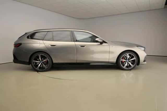 BMW 5-Serie (2024) thumbnail 4