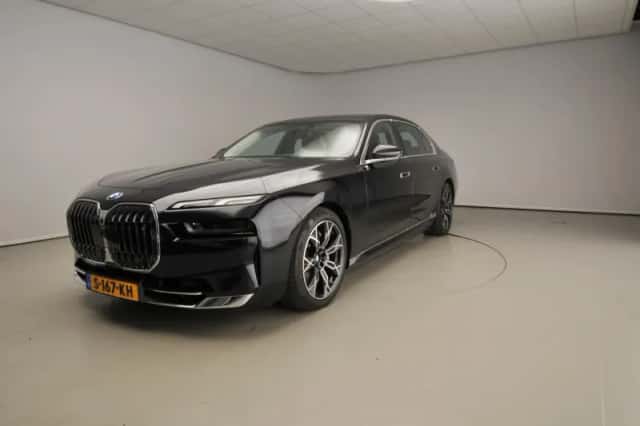BMW i7 (2023) thumbnail 1