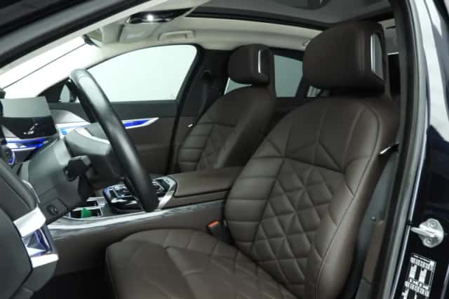 BMW i7 (2023) thumbnail 4