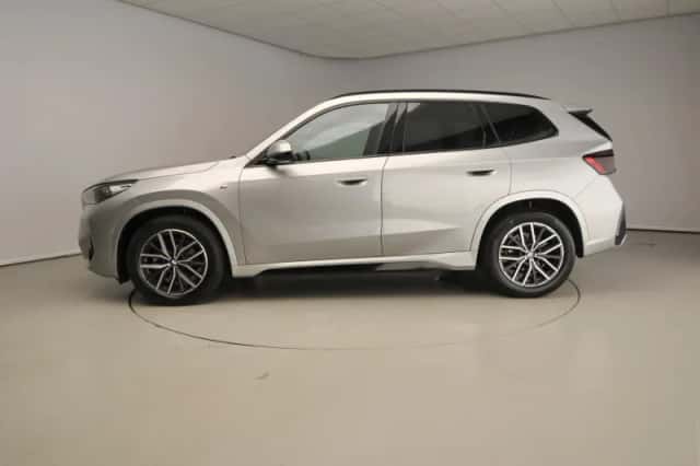 BMW X1 (2023) thumbnail 2