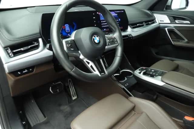 BMW X1 (2023) thumbnail 6