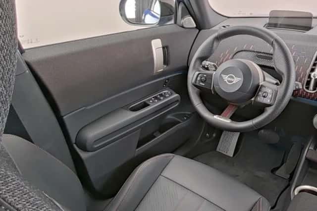 MINI Countryman (2025) thumbnail 2