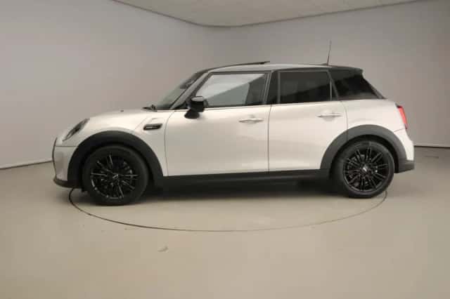 MINI Cooper (2022) thumbnail 2