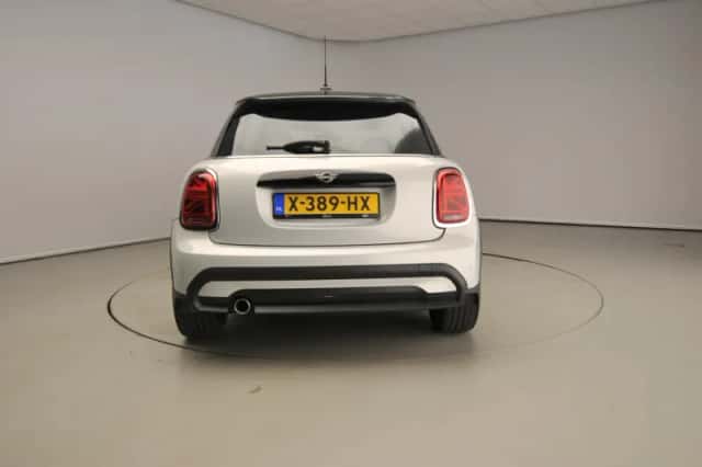 MINI Cooper (2022) thumbnail 3