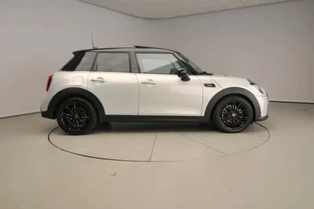MINI Cooper (2022) thumbnail 4