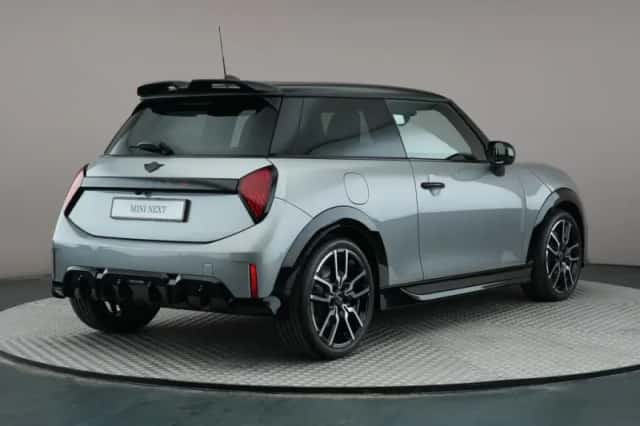 MINI Cooper S (2025) thumbnail 2