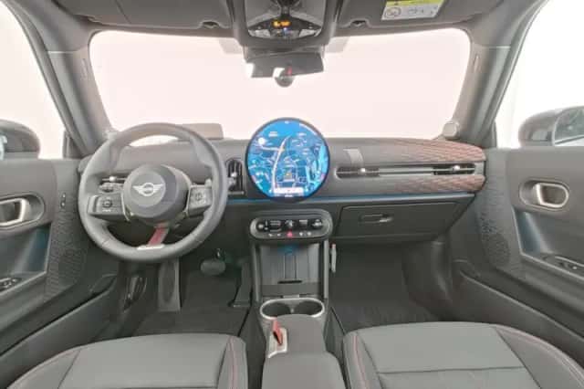 MINI Cooper S (2025) thumbnail 4