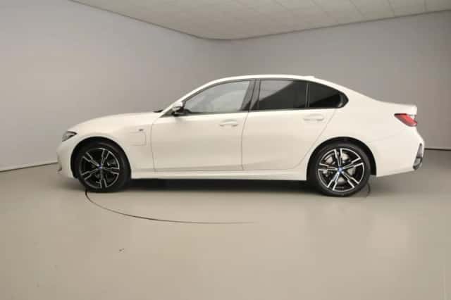 BMW 3-Serie (2024) thumbnail 2